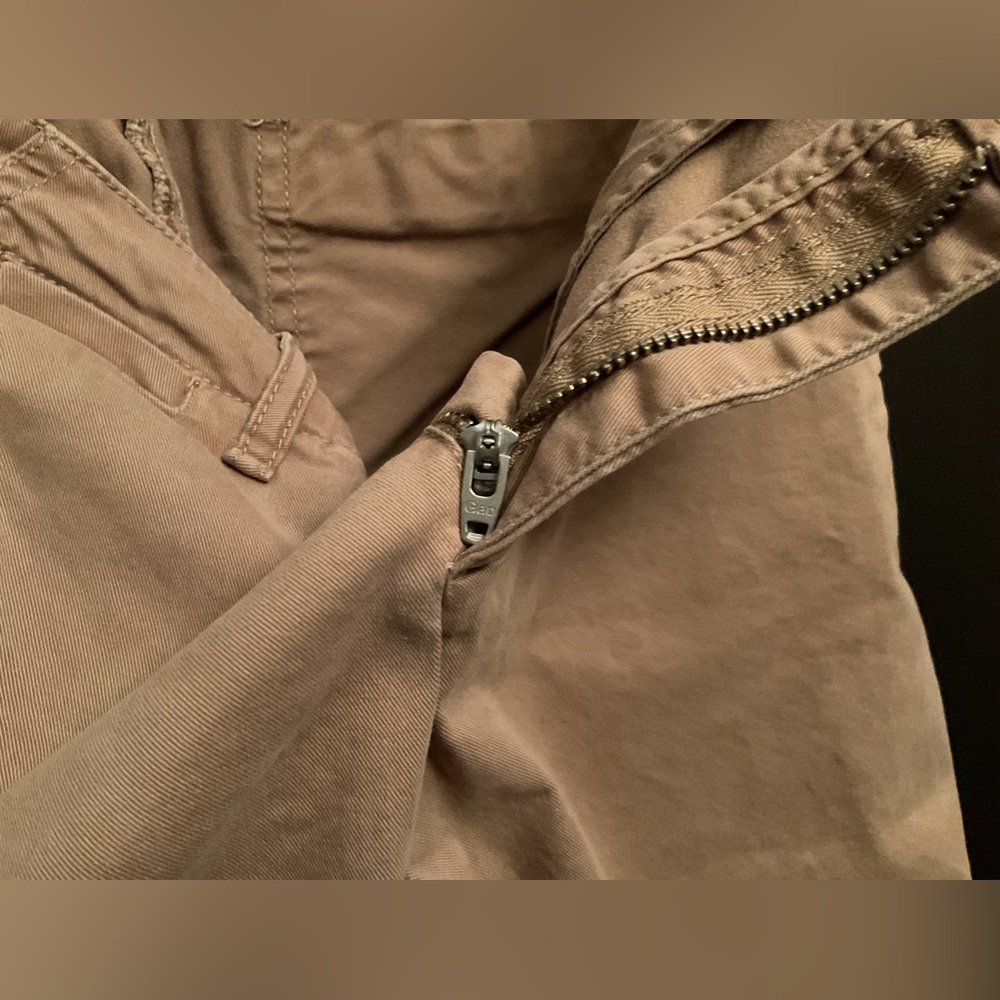 Gap EUC 4 Khaki Crops *Accurate Color* - Picture 5 of 5